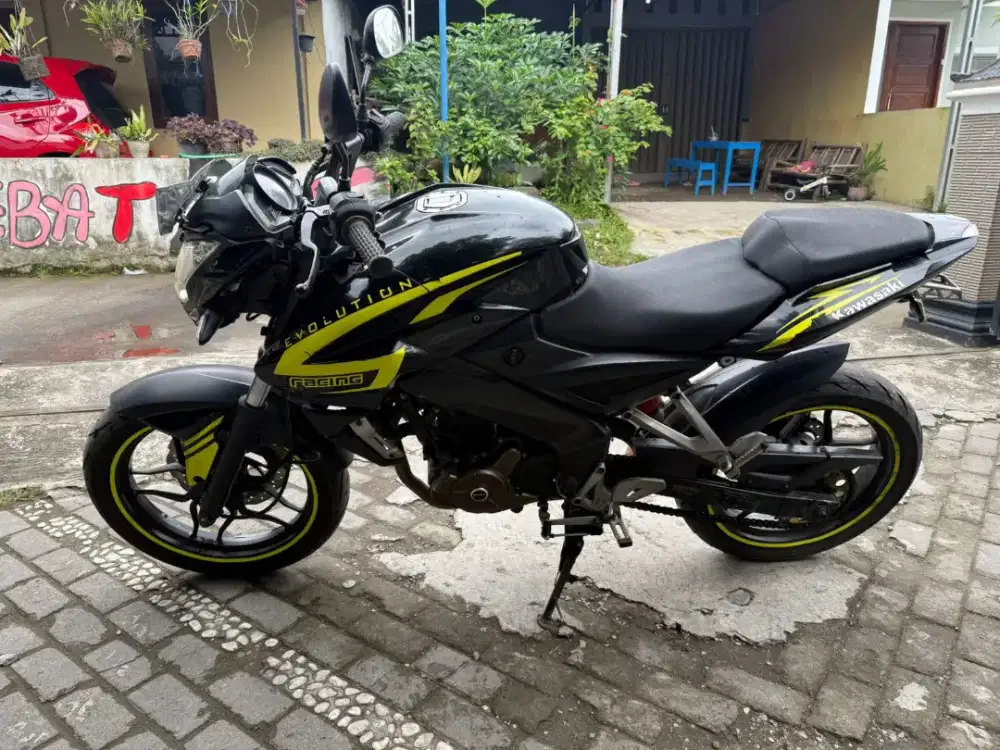 Kawasaki bajaj NS 200 cc THN 2014 plat B Jakarta