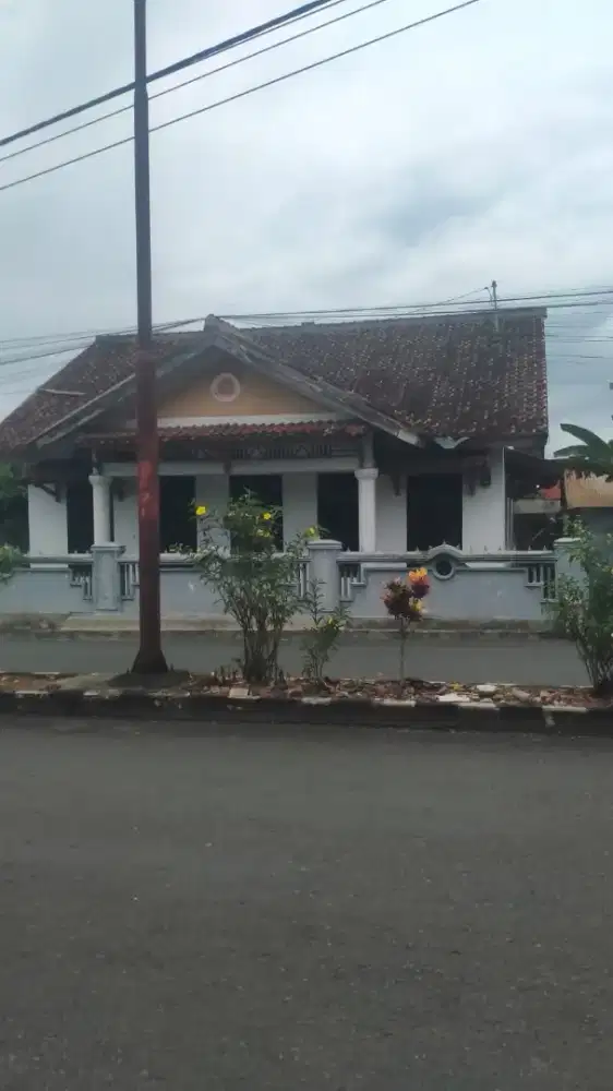 Dijual 2 Rumah + Toko Kelontong