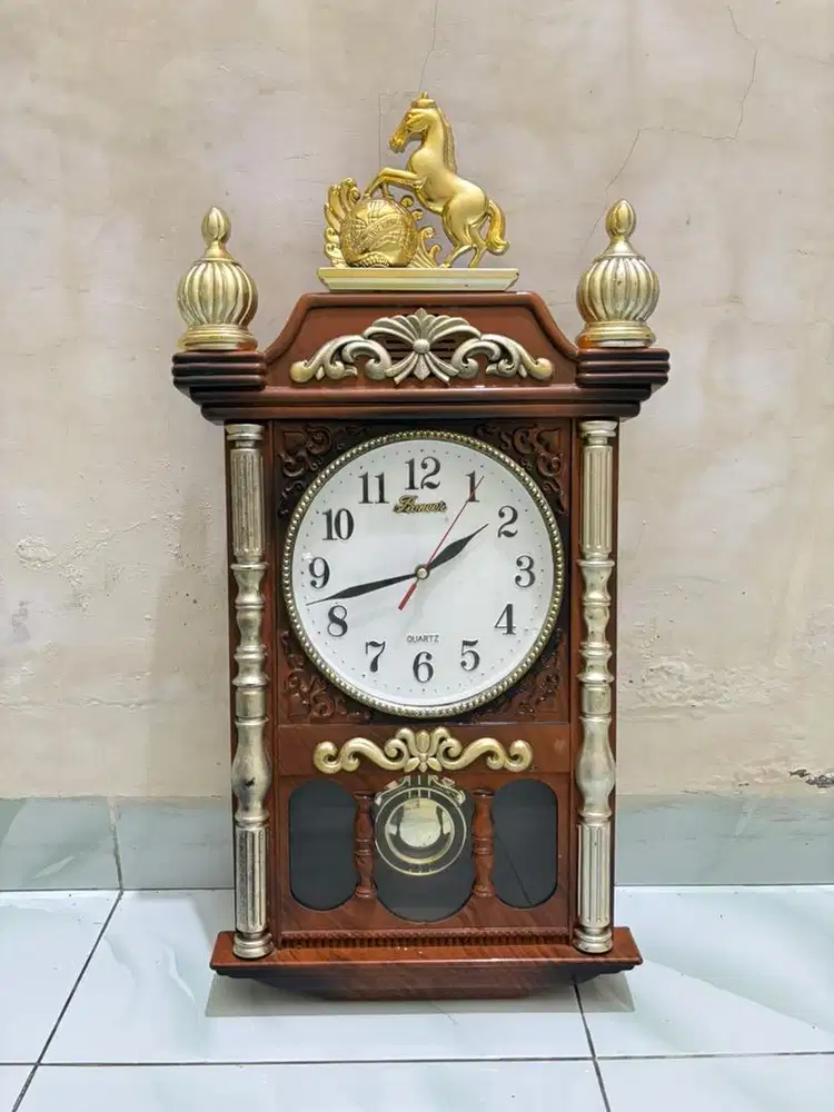 Jam dinding Merek Pioneer