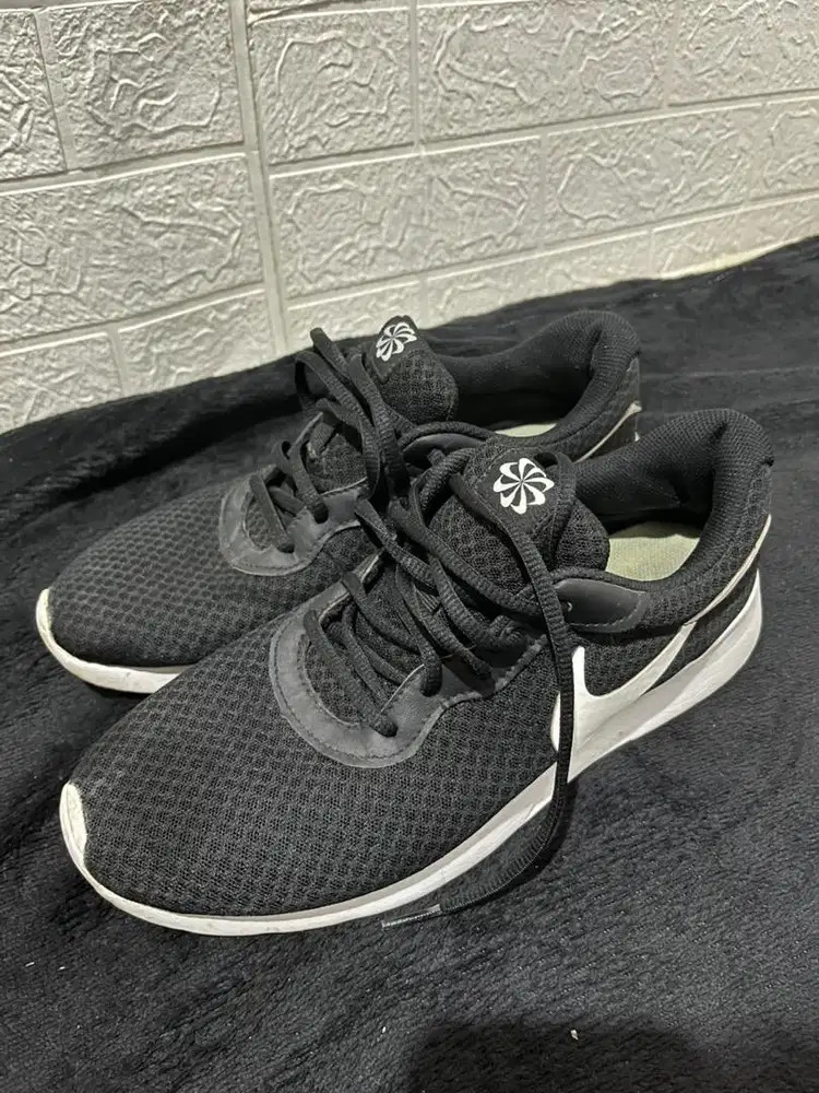 Sepatu Nike Tanjun Black