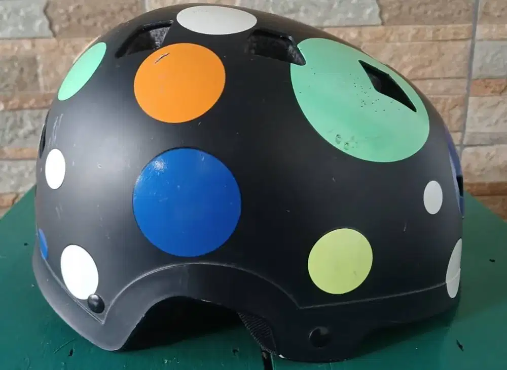 Jual helm sepeda merk “Limar”