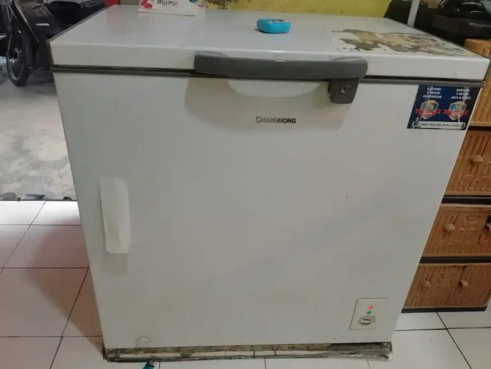 DIJUAL CEPAT FREEZER BOX 200L DINGIN NORMAL BEKU! MASIH ADA GARANSI!