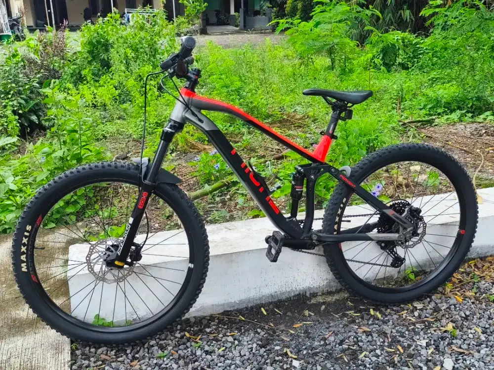 Thrill Fervent Elite T140, Uk. 27,5 (L) 2022