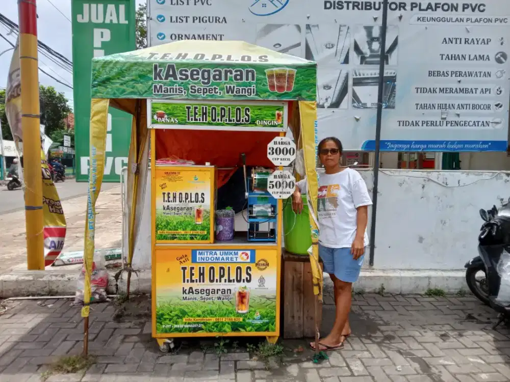 Dibutuhkan karyawati jaga es teh oplos .