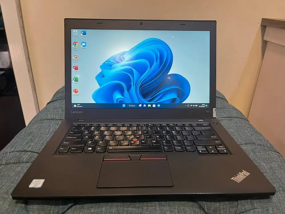 Laptop Lenovo Thinkpad T460 (second). 3  jutaan normal dan bergaransi