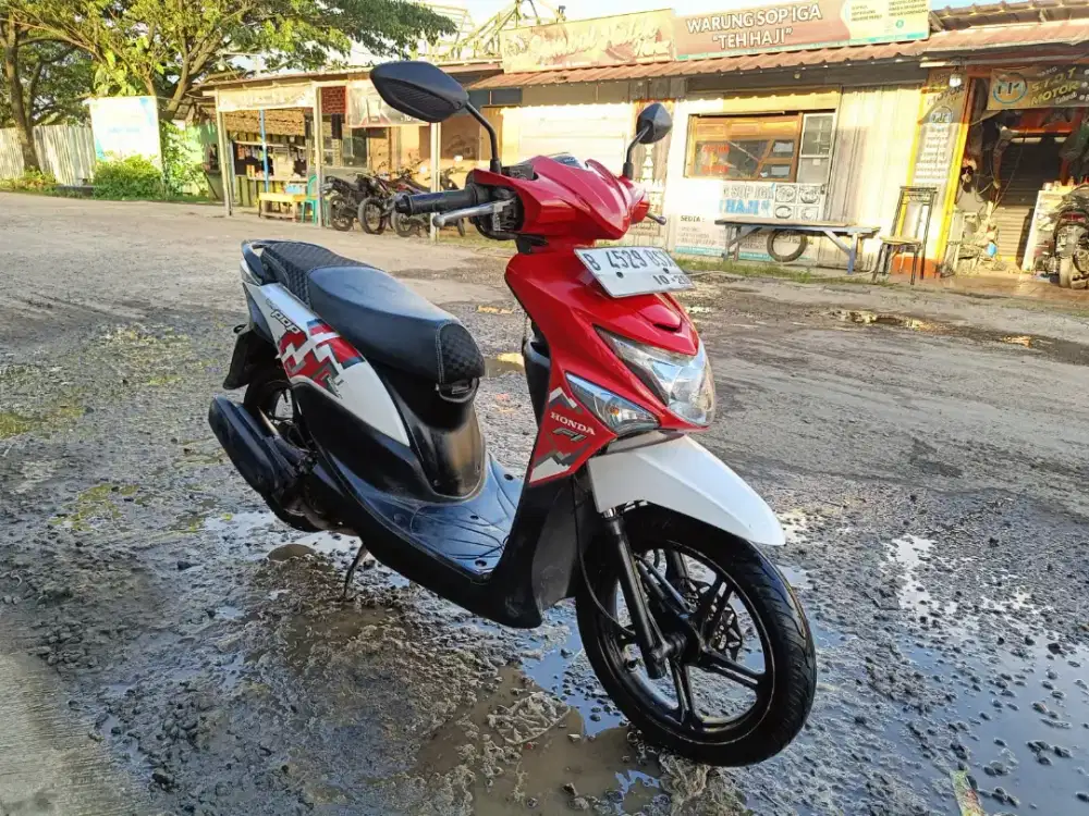 Honda Beat Pop thn 2018 cw putih  merah mesin halus terawat baik