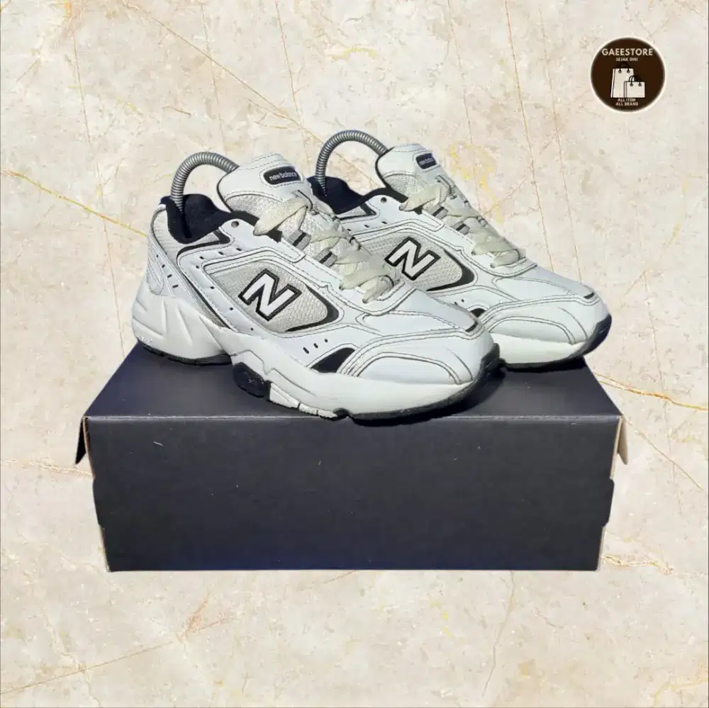 PRELOVED/THRIFT SEPATU WANITA SNEAKERS NEW BALANCE SERIES 452