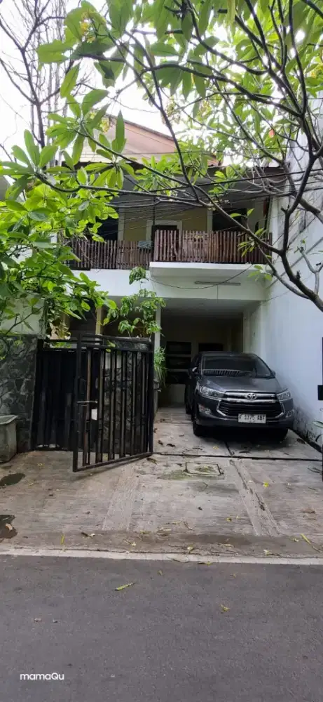 RUMAH DILINGKUNGAN ASRI DAN TEDUH