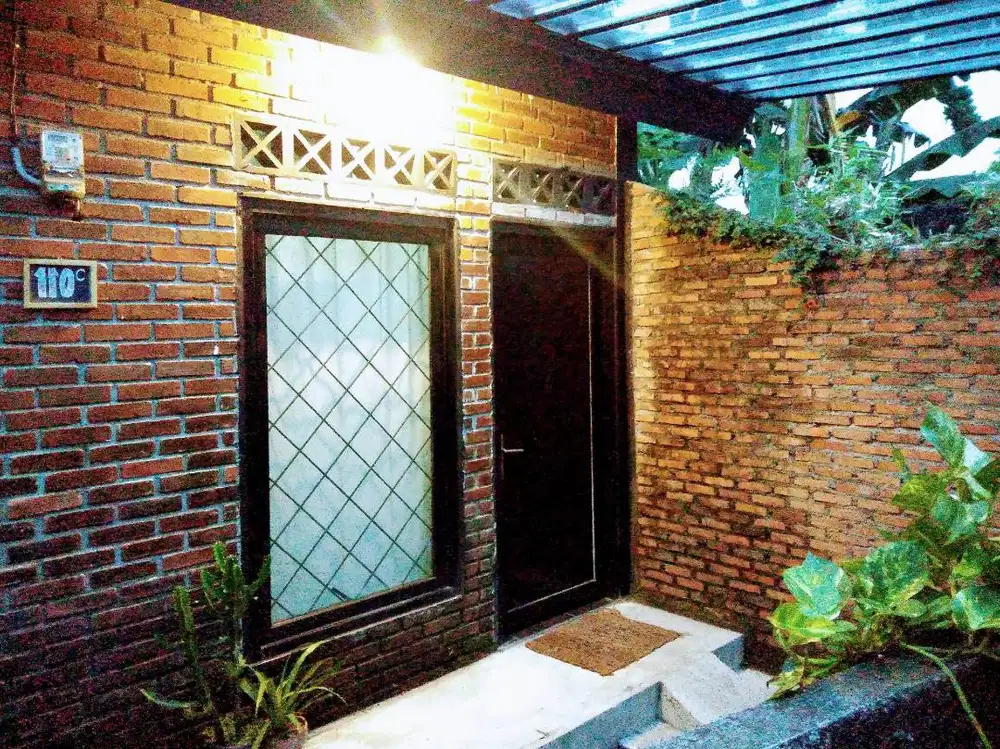 DISEWAKAN: Rumah Petak Estetis, Tipe Studio 2 Lantai AC & Wifi 24 Jam