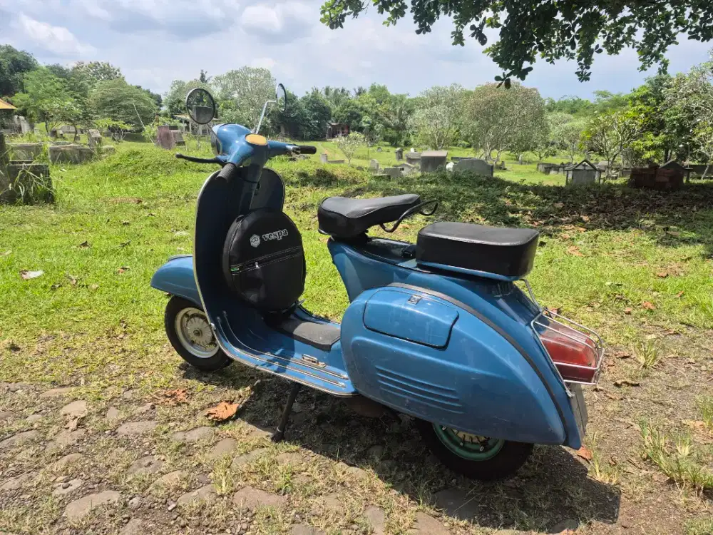 Vespa super kepala jenong 1975