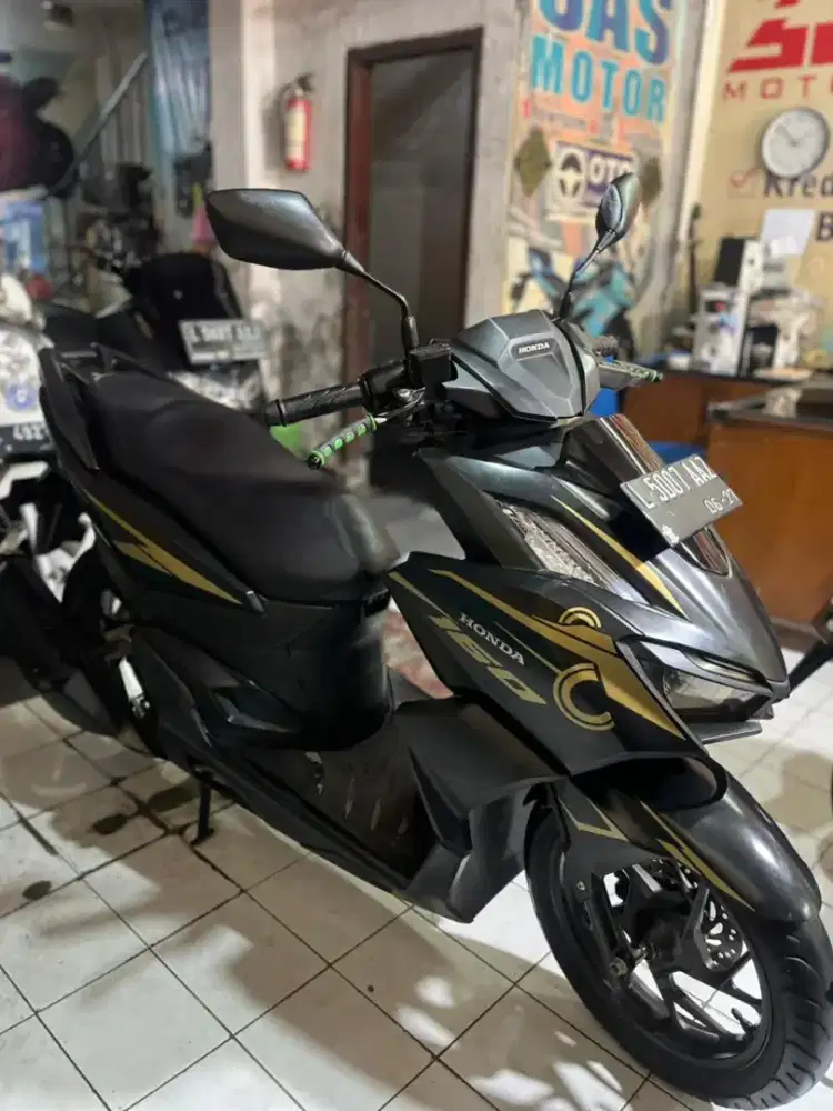 VARIO 160 CBS 2022 HITAM SAS MOTOR JL. BARATAJAYA 19 NO 5
