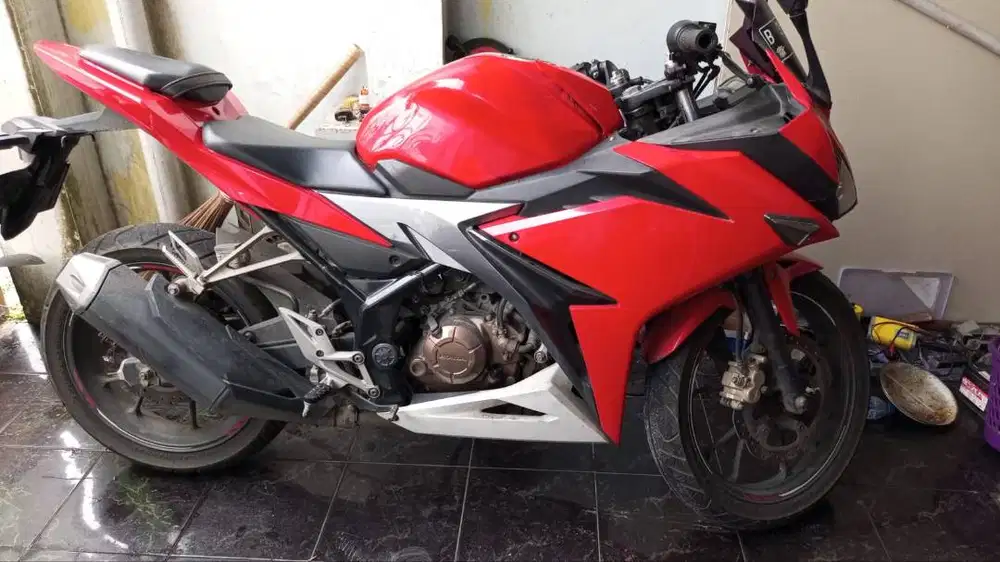 HONDA CBR 150R MERAH PUTIH 2019