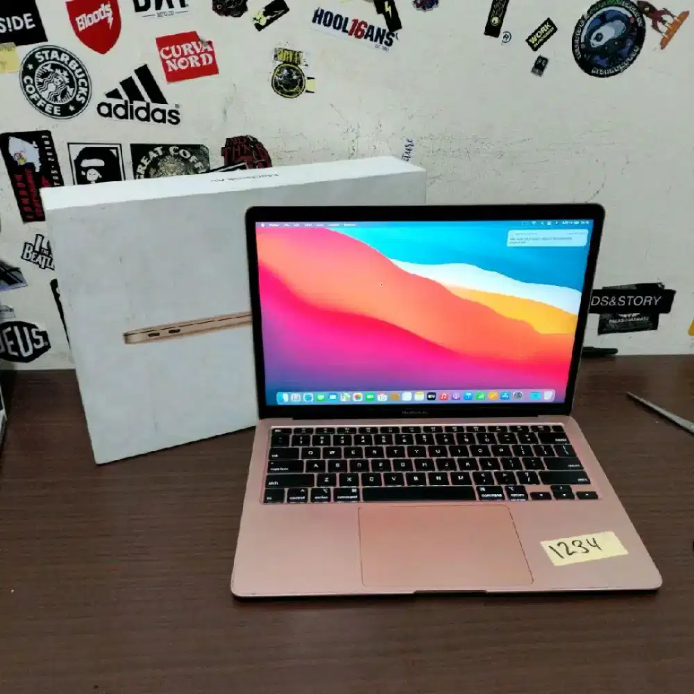 MacBook air retina 13 inch Intel core  i3 2020 8/256 SSD