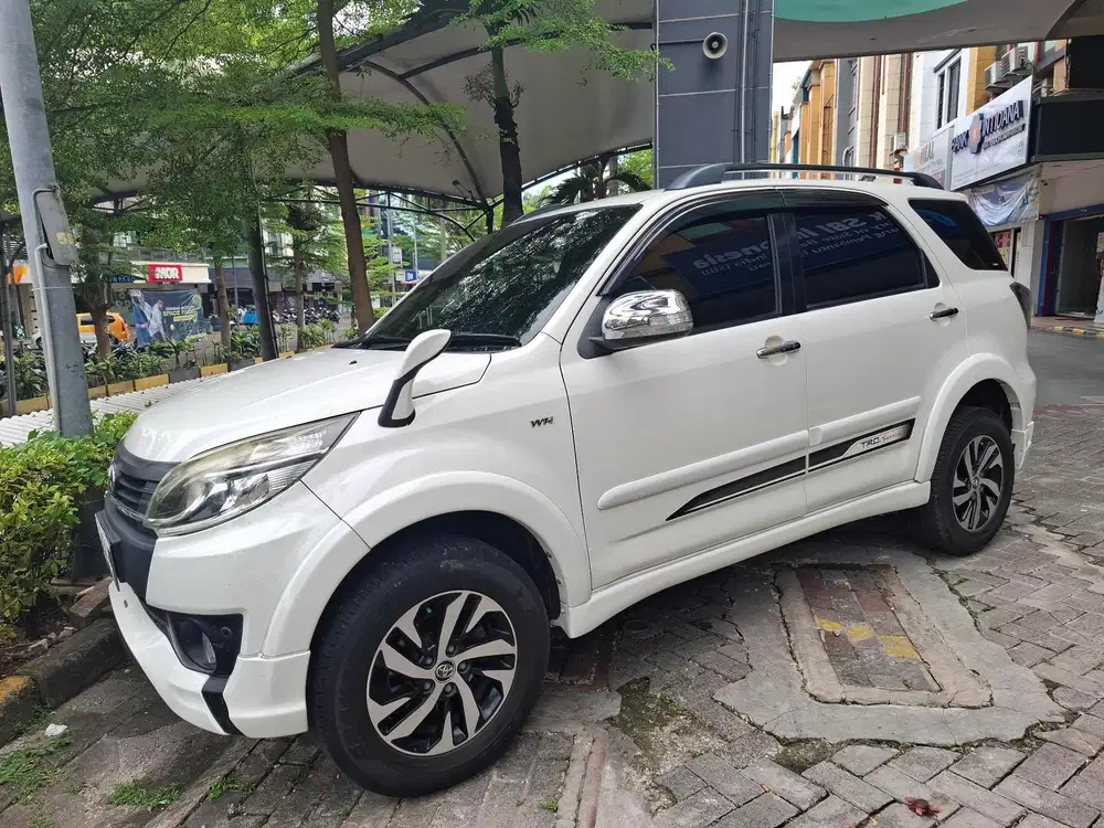 Toyota Rush TRD 2015  AT  Cash 136 jt