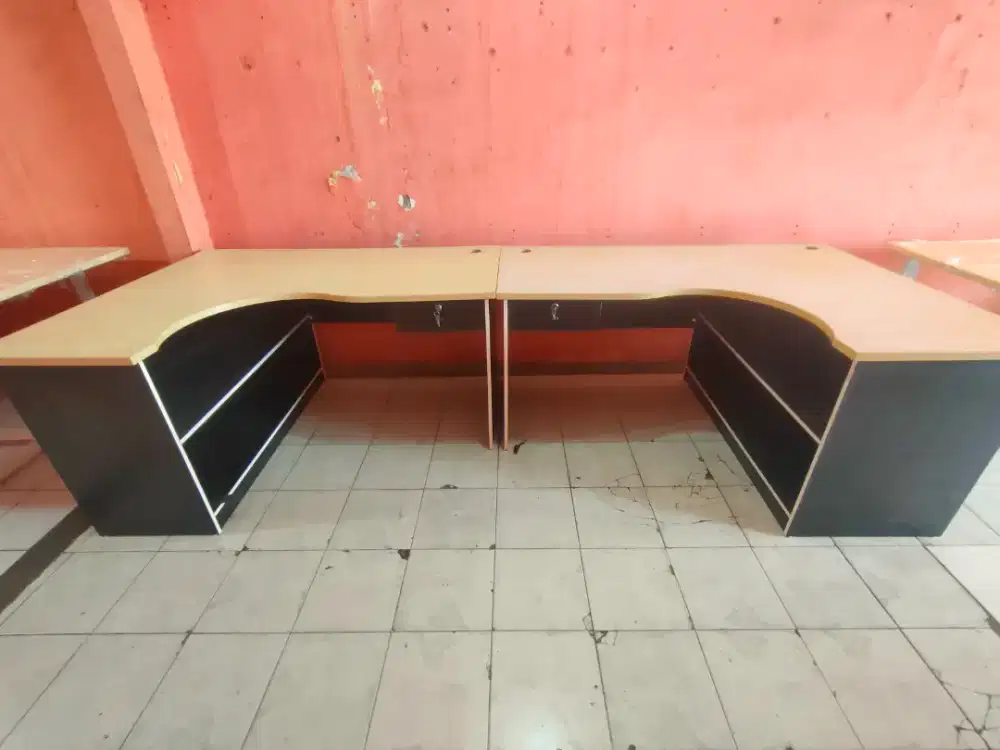 meja L direksi ukuran 150x120