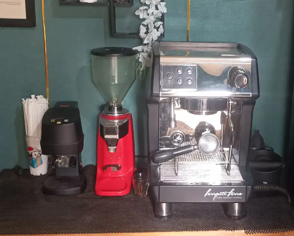 Perlengkapan Mesin Kopi Espresso, Grinder dan Tamper Otomatis sepaket