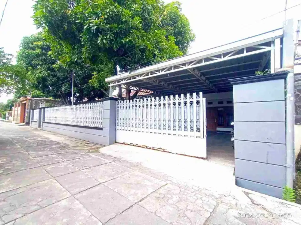 Rumah Mewah Luas dan Asri di Mangkubumen Tengah Kota Solo