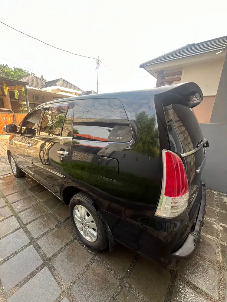 Toyota Kijang Innova 2010 Bensin
