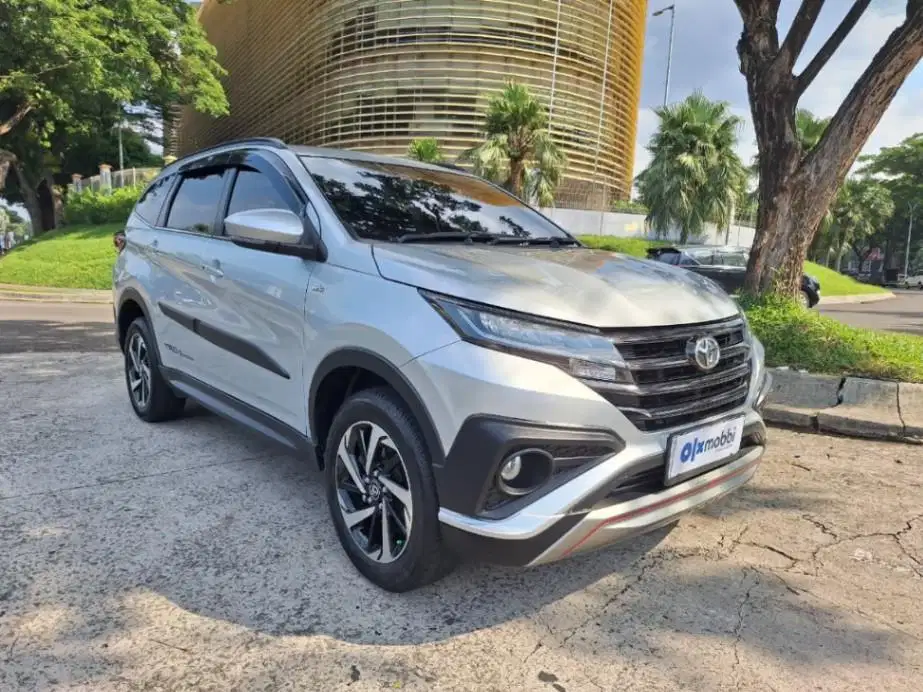 LOW DP Toyota Rush 1.5 TRD Sportivo 7 Bensin-AT 2018 UFW