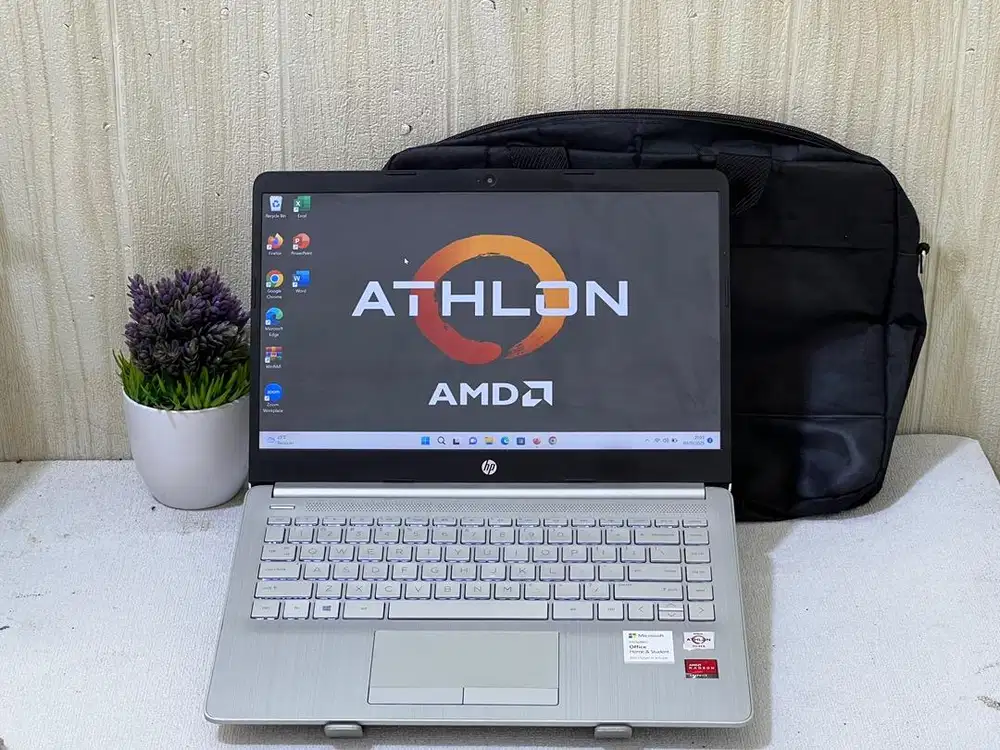 HP 14s AMD Athlon Silver 3050 RAM 8 SSD 512 GB Backlight Mulus
