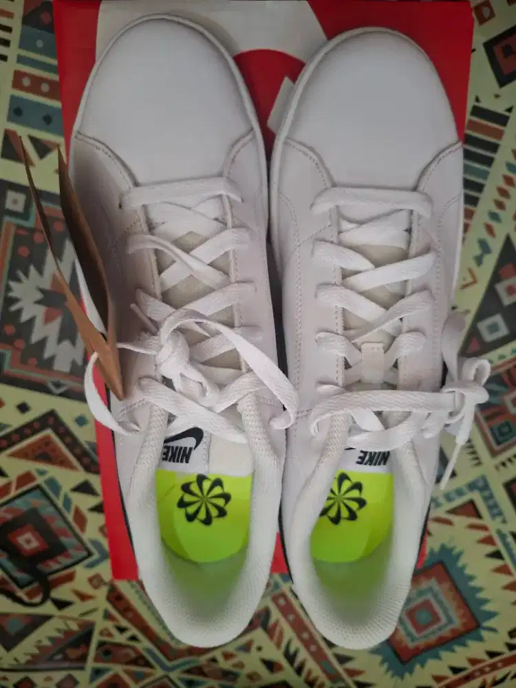 Nike sepatu court royale 2 next nature putih size 42,5 27cm