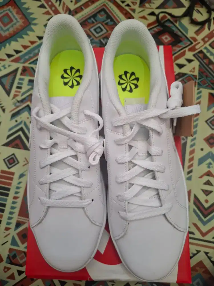 Nike sepatu court royale 2 next nature putih size 43