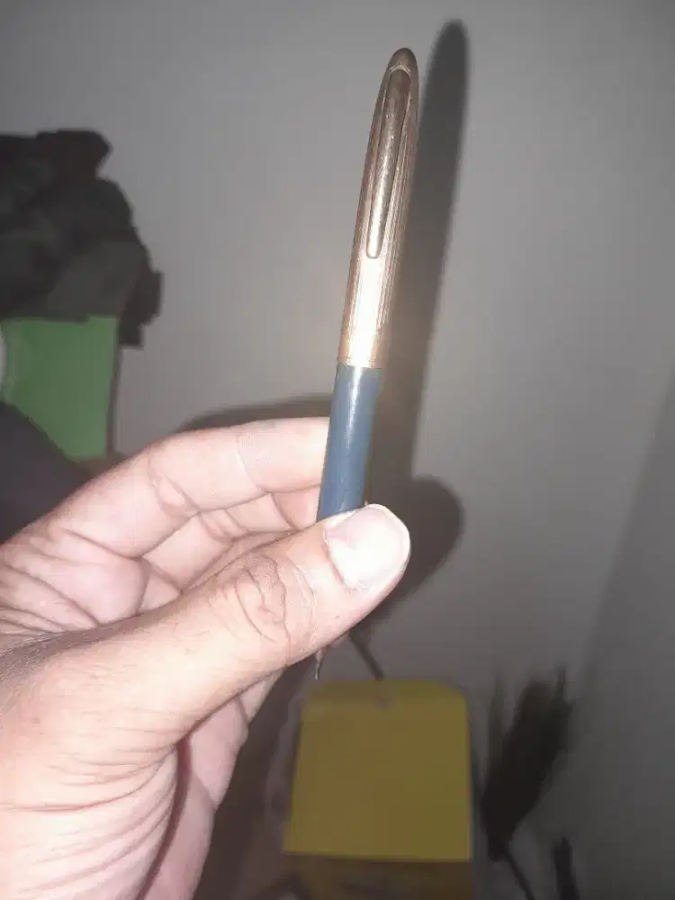 Di jual 8 pulpen bermerek Parker,Shafer dll