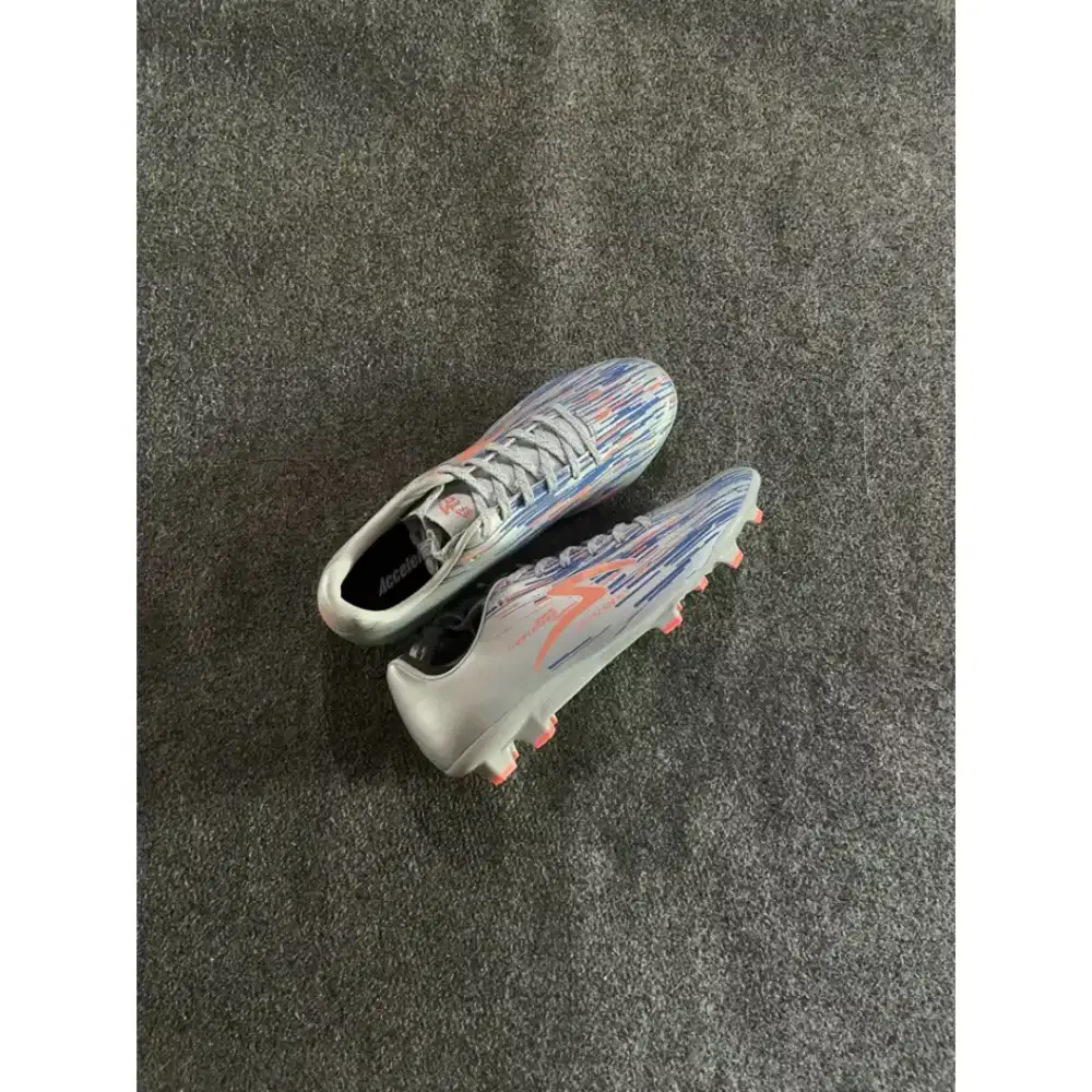 Sepatu bola specs lightspeed reborn glacier Gray size 41