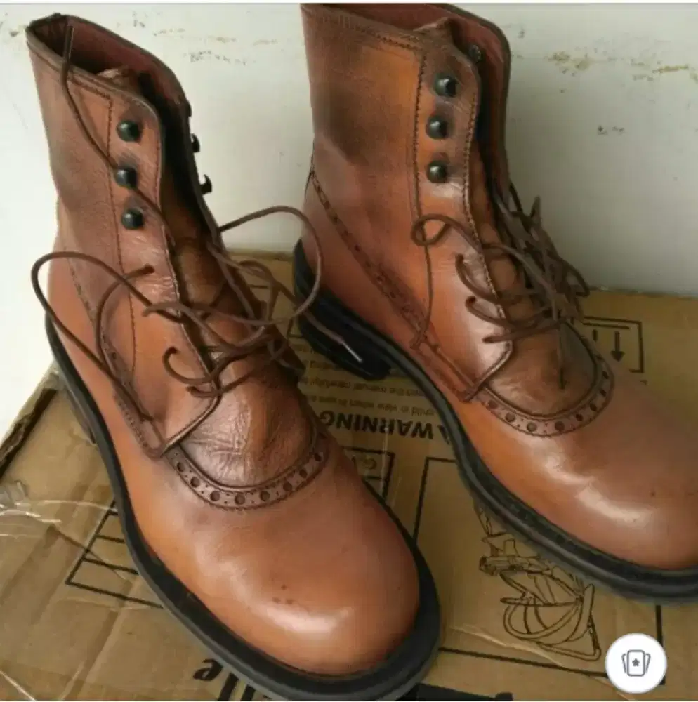Sepatu boots pria