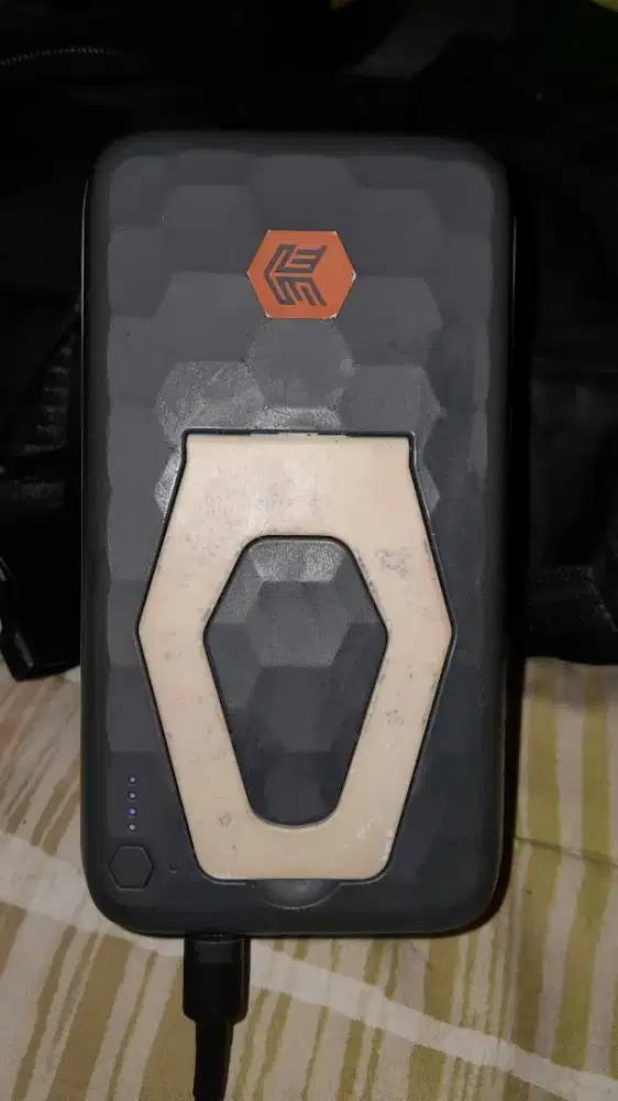 STM powerkick wireless portable powerbank