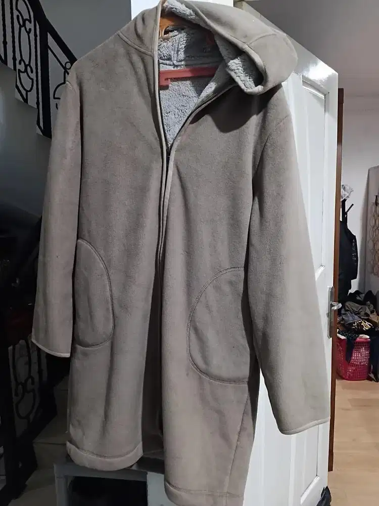 Jaket bulu kupluk wanita uniqlo size L baju dingin likenew