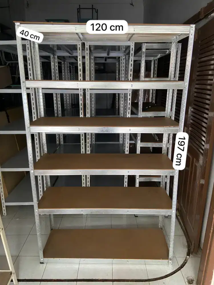 Rak Besi Serbaguna kondisi bekas alas nya triplek