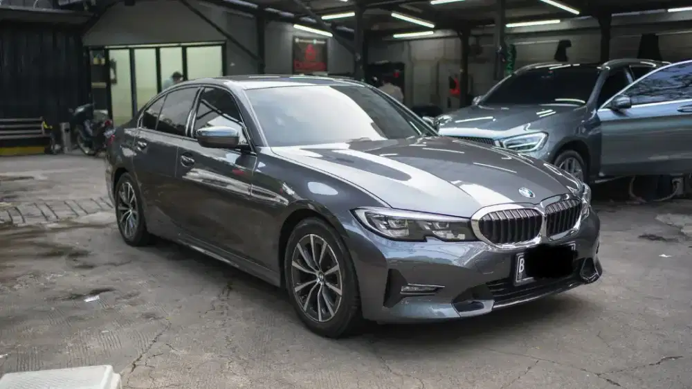 BMW 32OI TAHUN 2021 KONDISI PRIMA