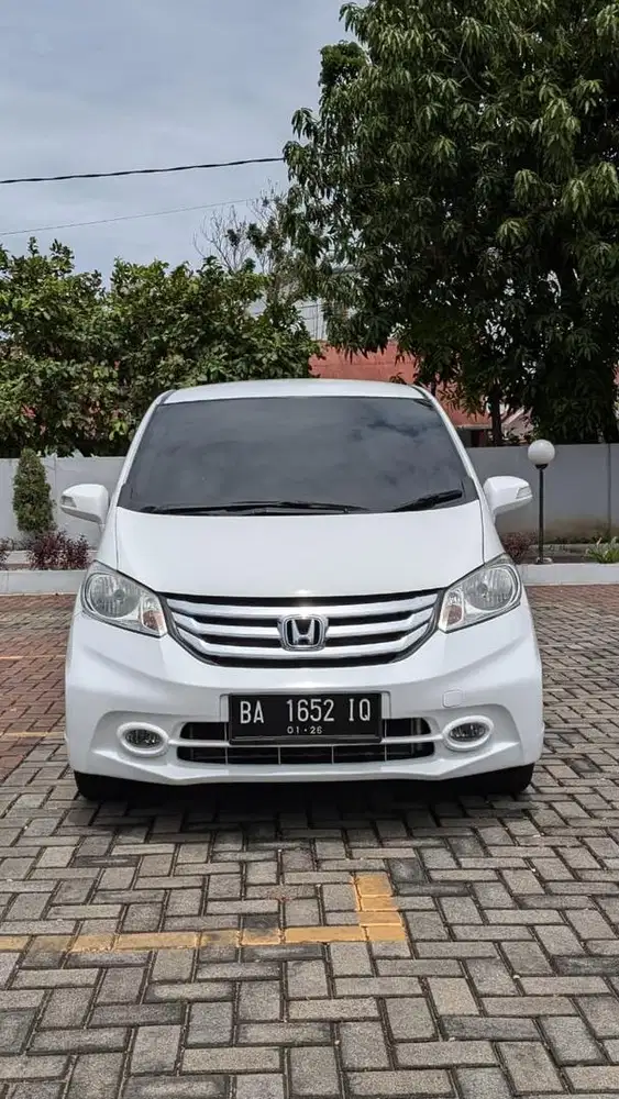 DI JUAL HONDA FREED 2015