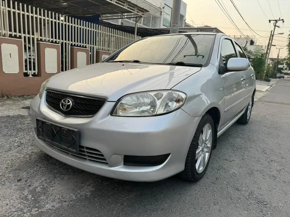 Toyota Vios tipe G 2005 silver mulus