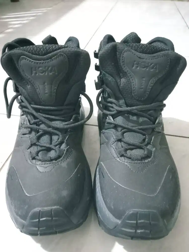 Sepatu tracking gunung hoka kaha 2