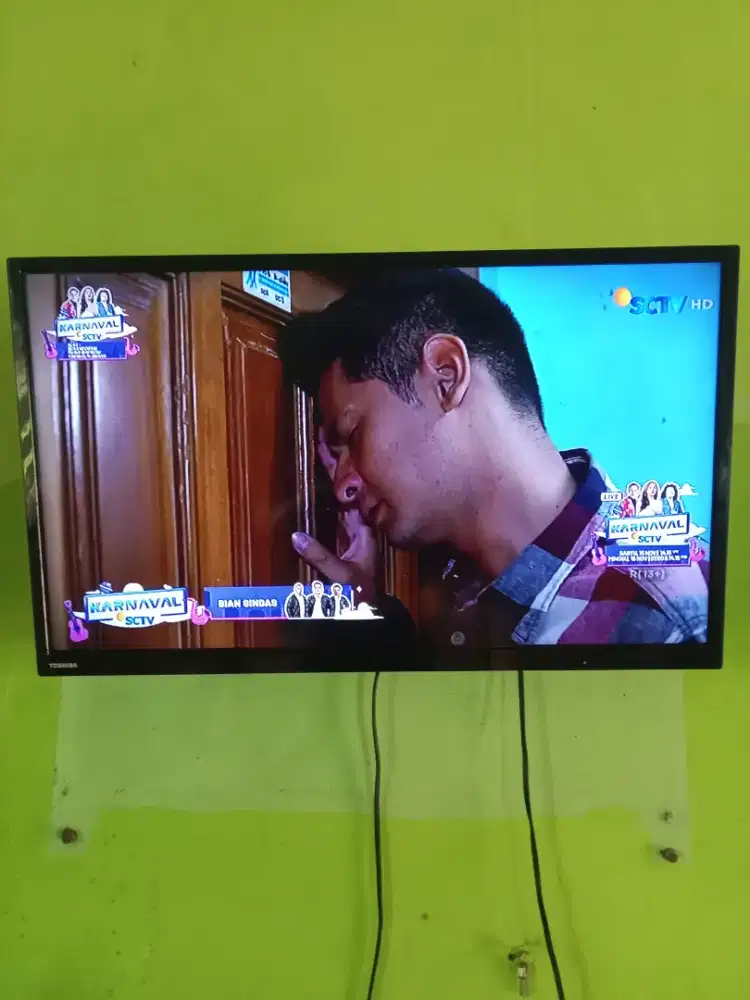 TV Led Toshiba 40 Inch + STB Huangmi + Bracket