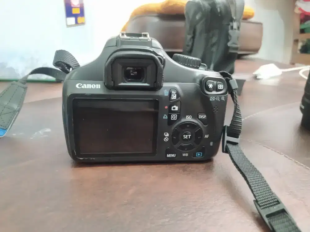 Camera Canon 1100 D dan Lensa canon