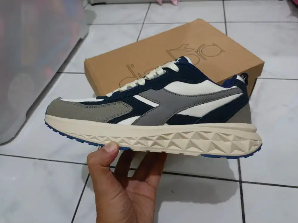 Diadora size 42 Original 100% asli jaminan uang kembali