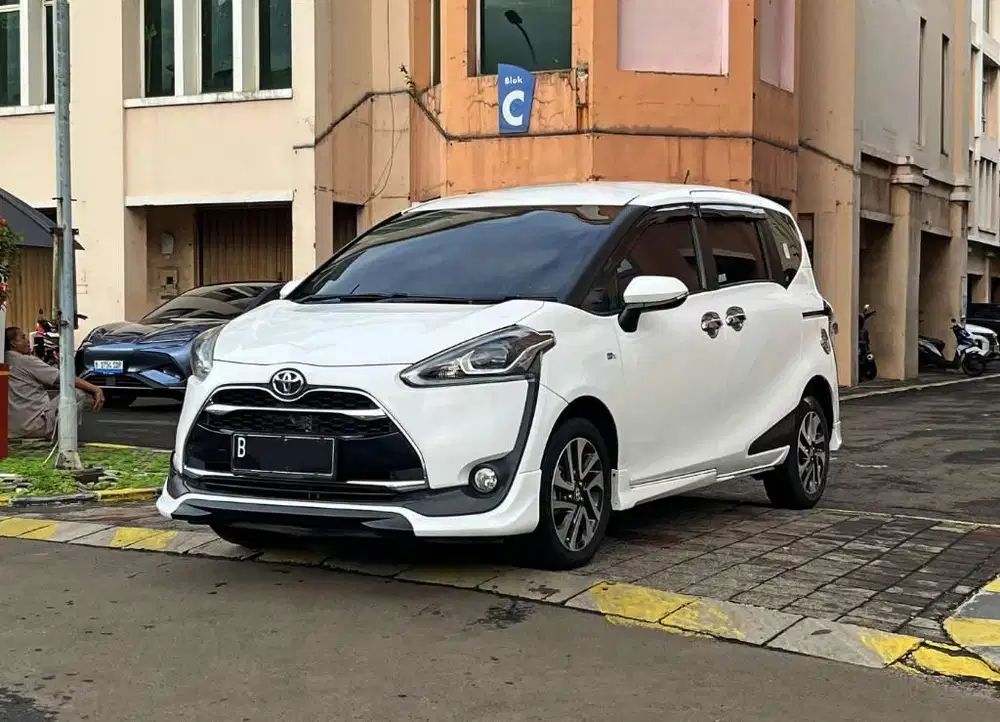 Jual Cepat : 2017 Toyota Sienta 1.5 Q AT Putih KM 70rb Record Dp 19jt