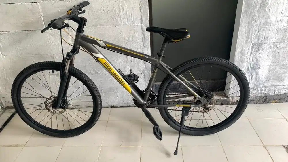 SEPEDA POLYGON MONARCH 4 SECON