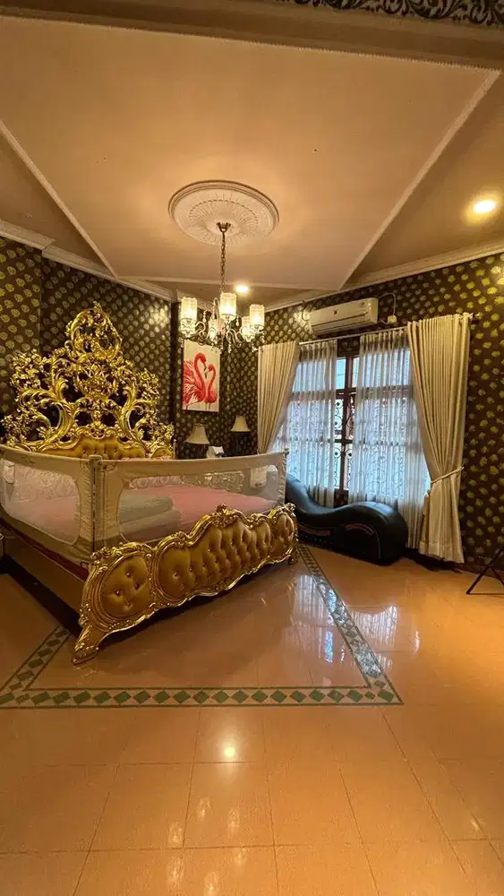 DIJUAL RUMAH BESAR 3 LANTAI DI TEBET BARAT – HARGA DI BAWAH PASARAN!