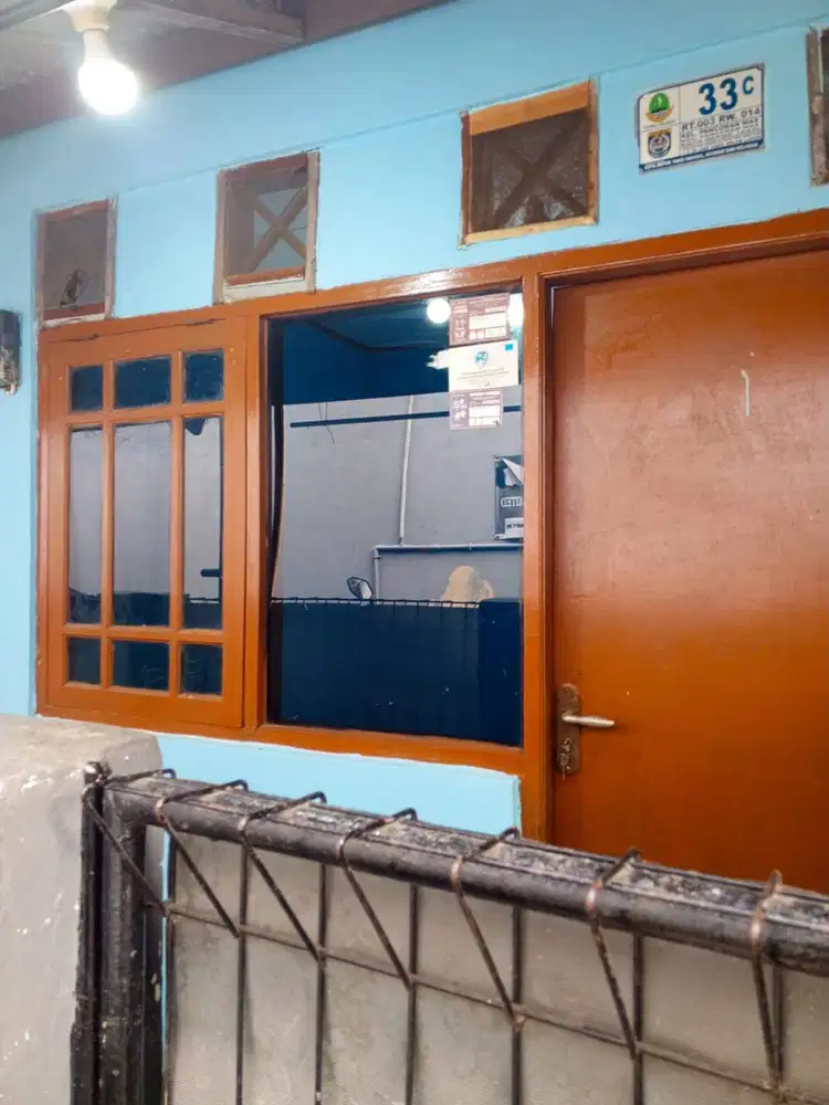 Dikontrakan rumah baru direnovasi dan baru dicat