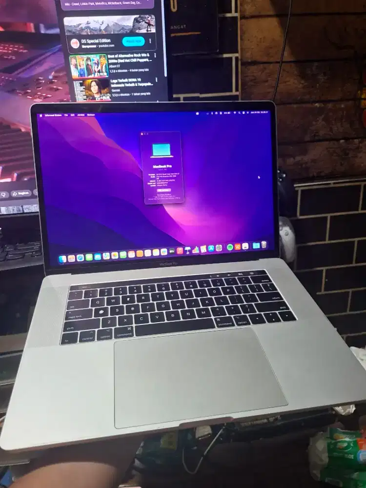 Macbook Pro 2017 15,4inc i7 Ram 16/256Gb Normal Siap Pakai