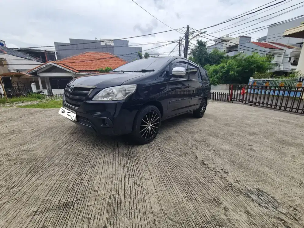 Innova 2.5 G  A/T diesel matic 2014