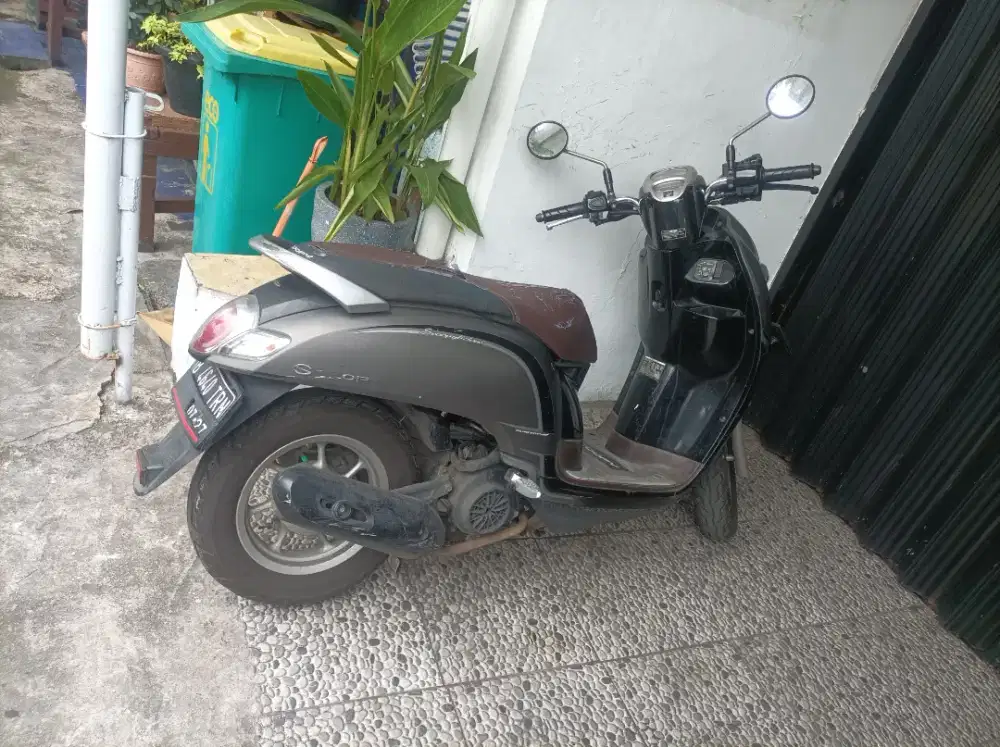 Jual Motor Matic Scoopy 2017 Warna coklat surat lengkap pajak hidup