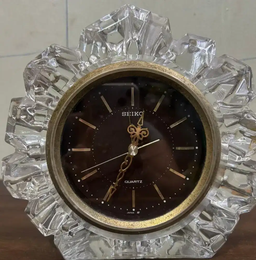Jam seiko crystal  20 cm kondisi tidak menyala jual apa ada nya