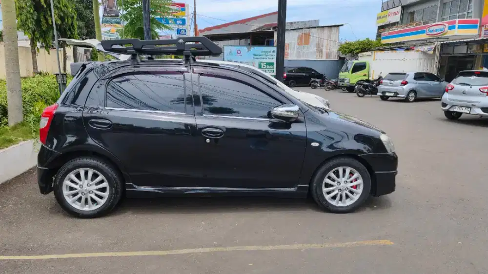 Etios Valco G 1.2 Hitam Manual