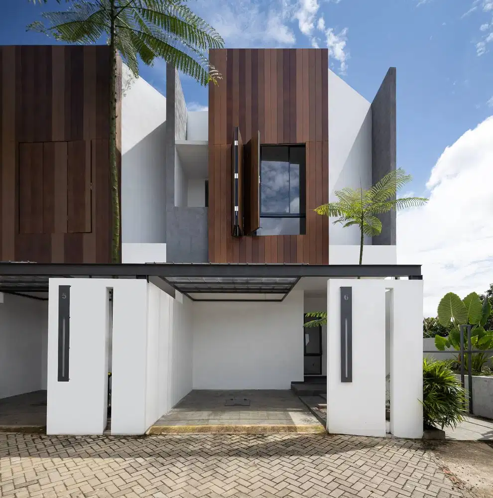 Rumah 2 Lantai Komplek The Haven (Sekip Tengah)