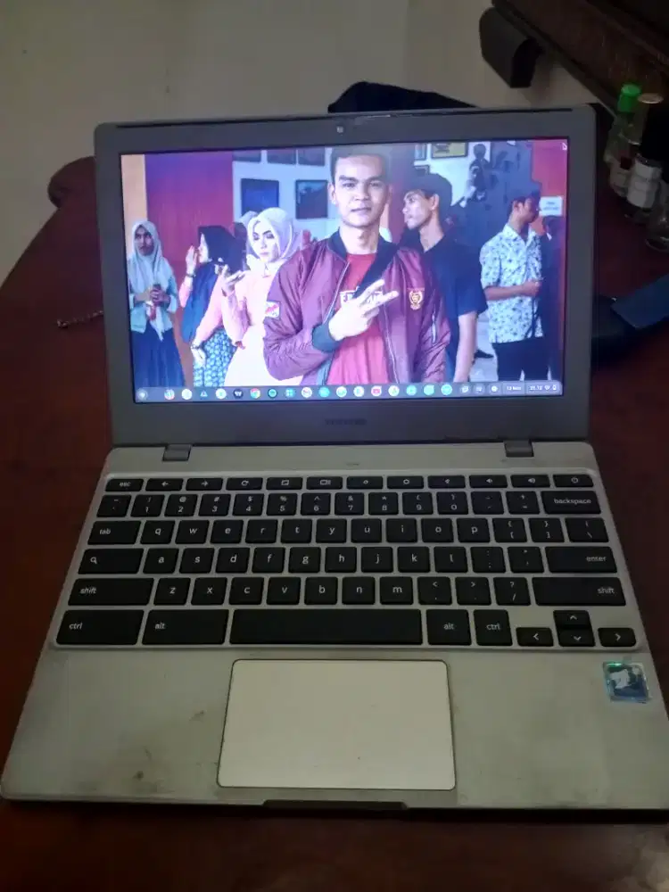 Samsung chromebook 4 spesifikasi liat di foto